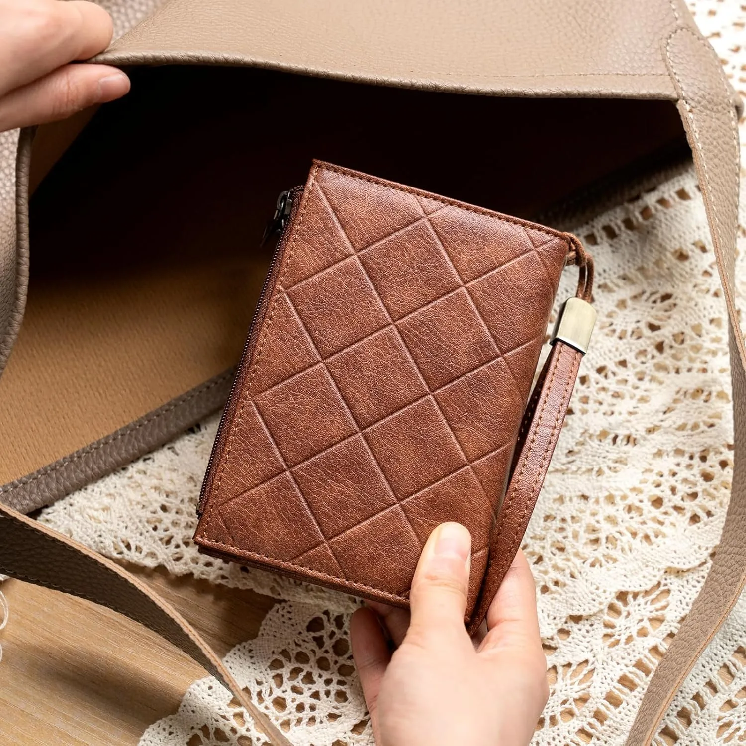 Small Wallet for Women RFID Blocking Leather Trifold Compact Ladies Wristlet Card Wallets with Dual Zipper Coin Pocket ID Window