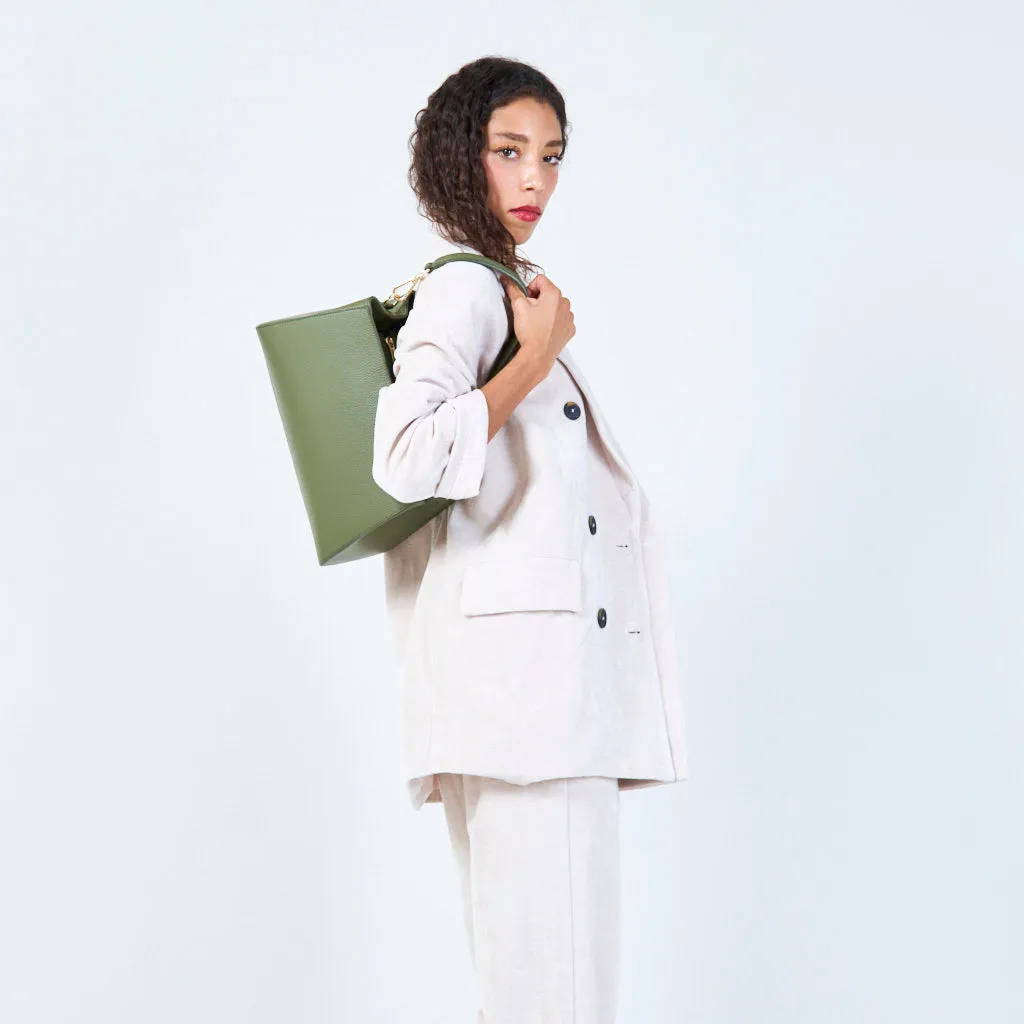 Structured leather handbag with top handle wholesale